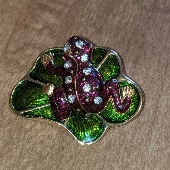 Met Museum Pendant Brooch Pin Purple Frog Rhinestone Gold Accents Green Leaf - Picture 6 of 9